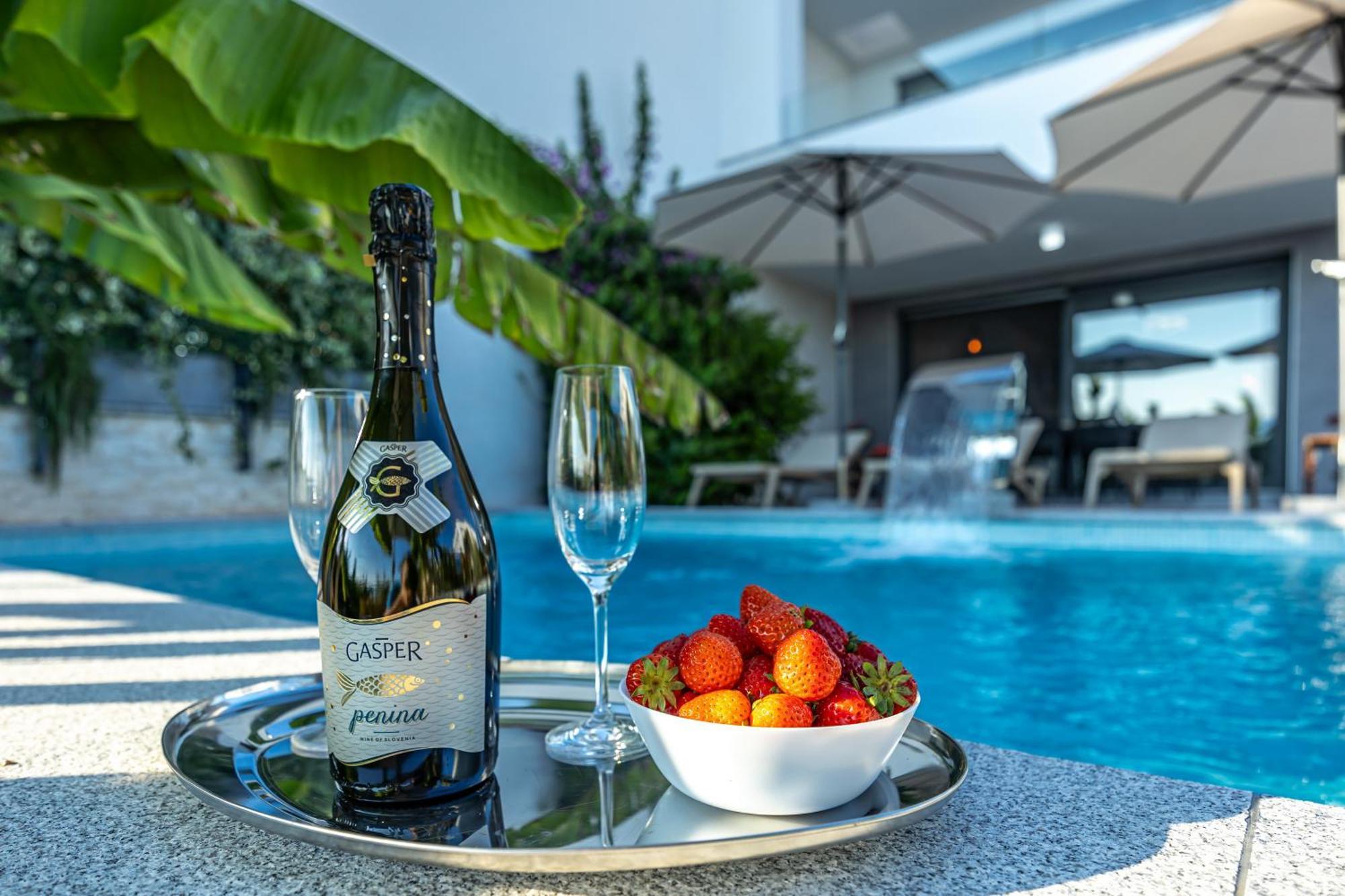 Luxury Villas White Sails Pinezići Екстериор снимка