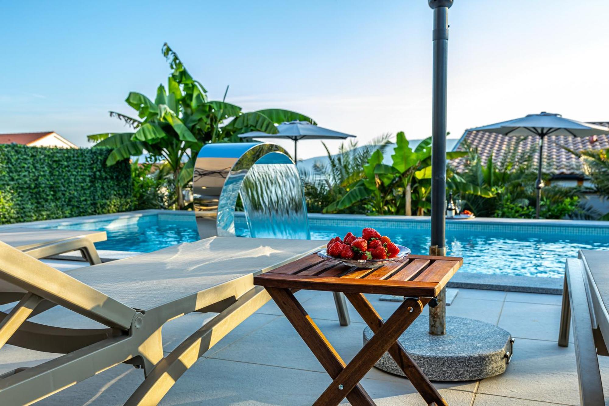 Luxury Villas White Sails Pinezići Екстериор снимка