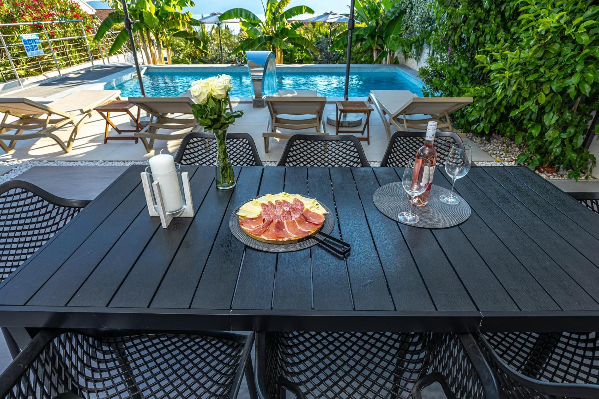 Luxury Villas White Sails Pinezići Екстериор снимка